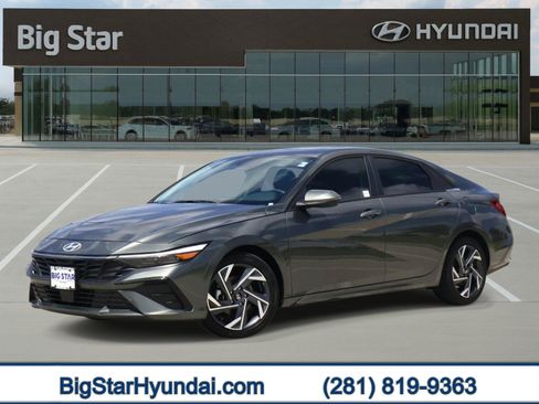 Used 2026 Hyundai Elantra Limited w/ Cargo Package FWD image 1