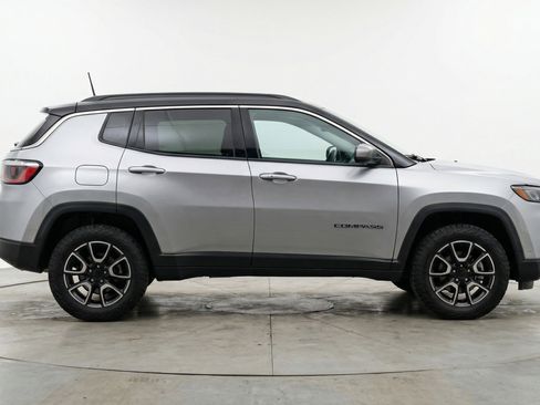 Used 2025 Jeep Compass Trailhawk w/ Trailer Tow Group AWD/4WD image 11