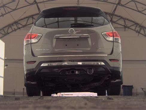 Used 2014 Nissan Pathfinder SL w/ Trailer Tow Package image 5