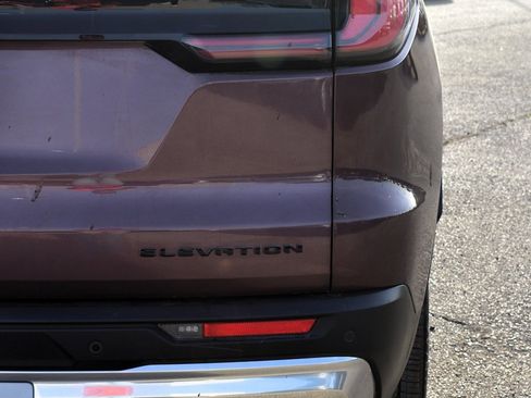 Used 2025 GMC Acadia Elevation image 9