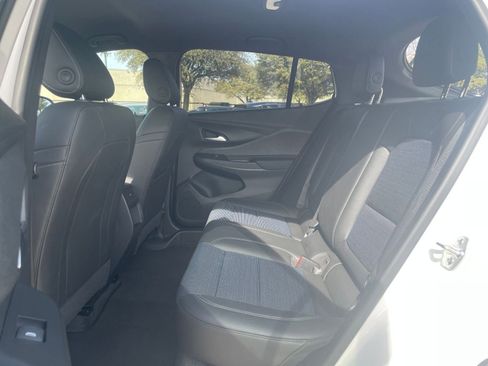 Used 2025 Buick Envista Preferred image 27