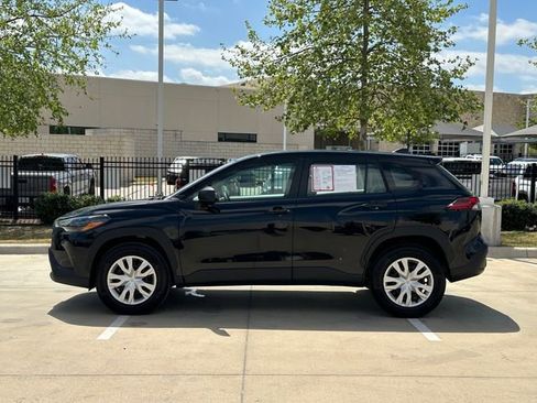 Used 2026 Toyota Corolla Cross L image 7