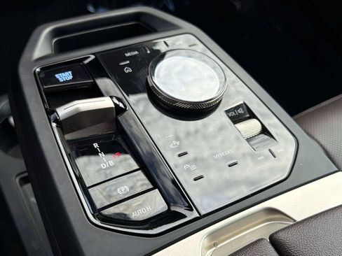 Used 2024 BMW iX xDrive50 w/ Premium Package AWD/4WD image 25
