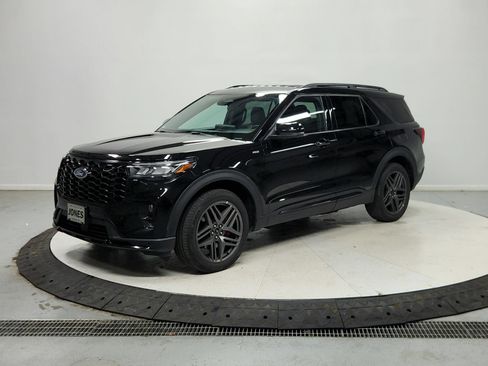 Used 2025 Ford Explorer ST-Line w/ ST-Line Street Pack AWD/4WD image 4