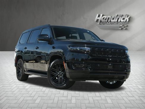 Used 2025 Jeep Wagoneer Series II w/ Convenience Group I RWD image 2