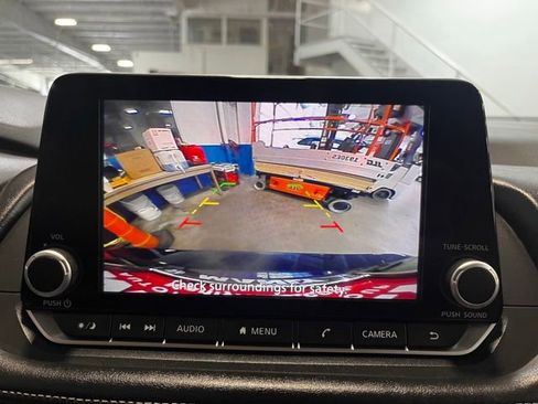 Used 2025 Nissan Rogue SV FWD image 24