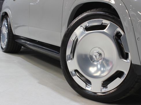 Used 2025 Mercedes-Benz Maybach GLS 600 4MATIC image 15