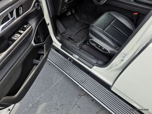 Used 2022 Jeep Wagoneer Series III w/ Premium Group I AWD/4WD image 25