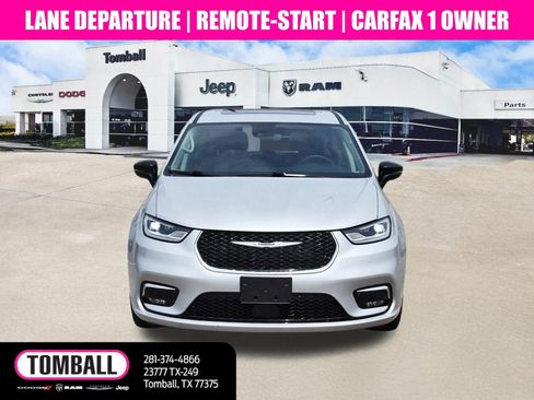 Used 2024 Chrysler Pacifica Limited FWD image 2