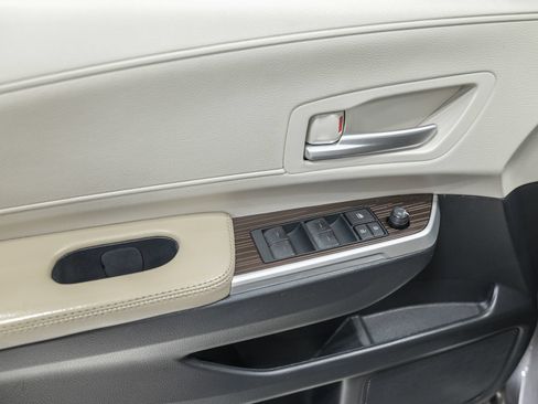 Used 2024 Toyota Sienna XLE FWD image 12