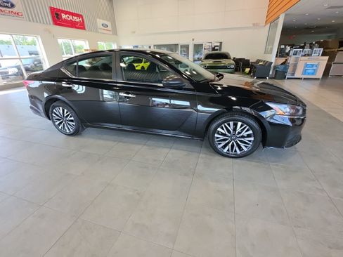 Used 2025 Nissan Altima 2.5 SV FWD image 6