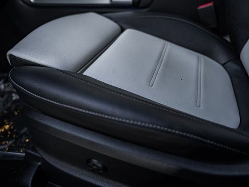 Used 2021 Mercedes-Benz GLB 250 4MATIC image 35