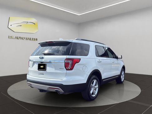 Used 2017 Ford Explorer XLT w/ Equipment Group 202A image 7