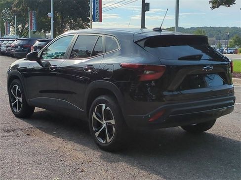 Used 2024 Chevrolet Trax RS w/ Sunroof Package image 3