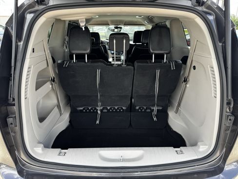Used 2023 Chrysler Pacifica Touring-L FWD image 26
