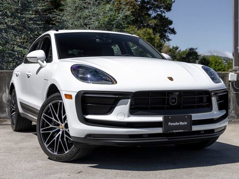 Certified 2026 Porsche Macan AWD/4WD image 9