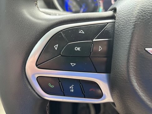 Used 2023 Chrysler Pacifica Limited image 20