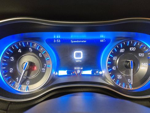 Used 2018 Chrysler 300 Touring RWD image 23