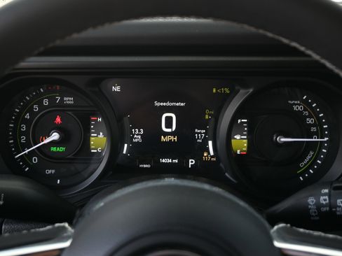 Used 2025 Jeep Wrangler Unlimited Sahara w/ Safety Group AWD/4WD image 20