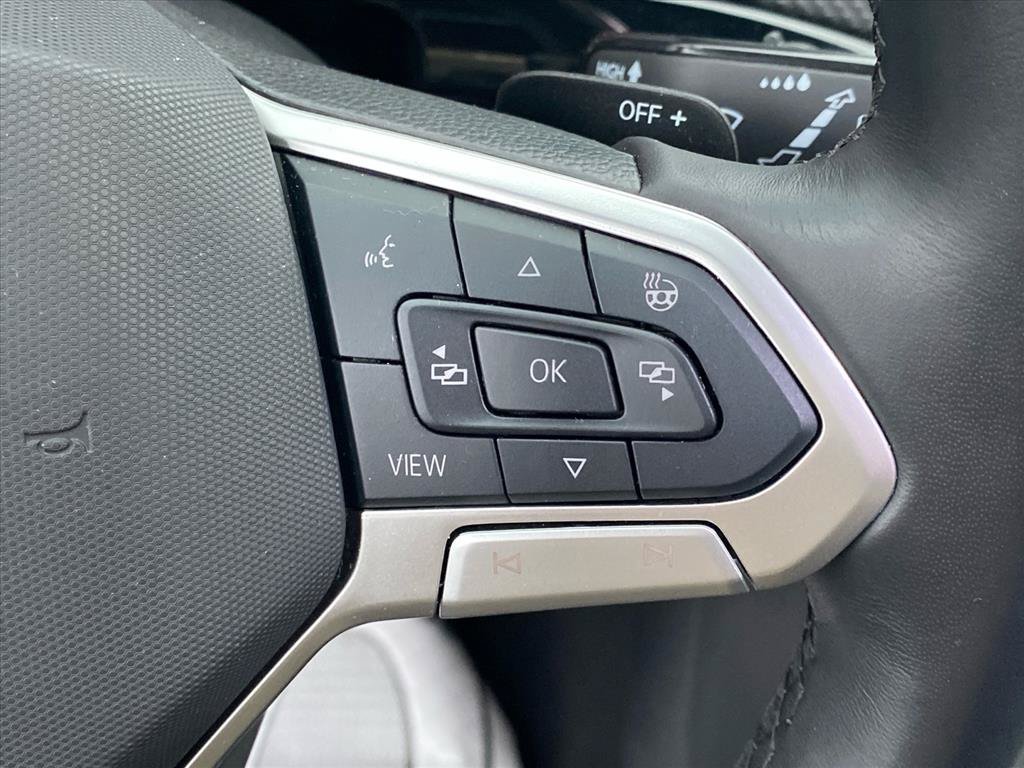 Used 2025 Volkswagen Atlas Cross Sport SEL R-Line AWD/4WD image 17