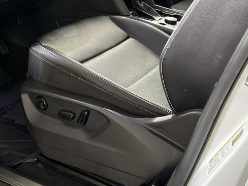 Used 2022 Volkswagen Atlas Cross Sport SE image 12