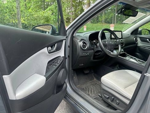 Used 2023 Hyundai Kona Limited FWD image 5