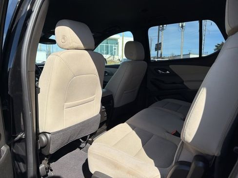 Used 2022 Chevrolet Traverse LS image 16