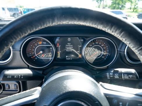 Used 2019 Jeep Wrangler Unlimited Sahara AWD/4WD image 20