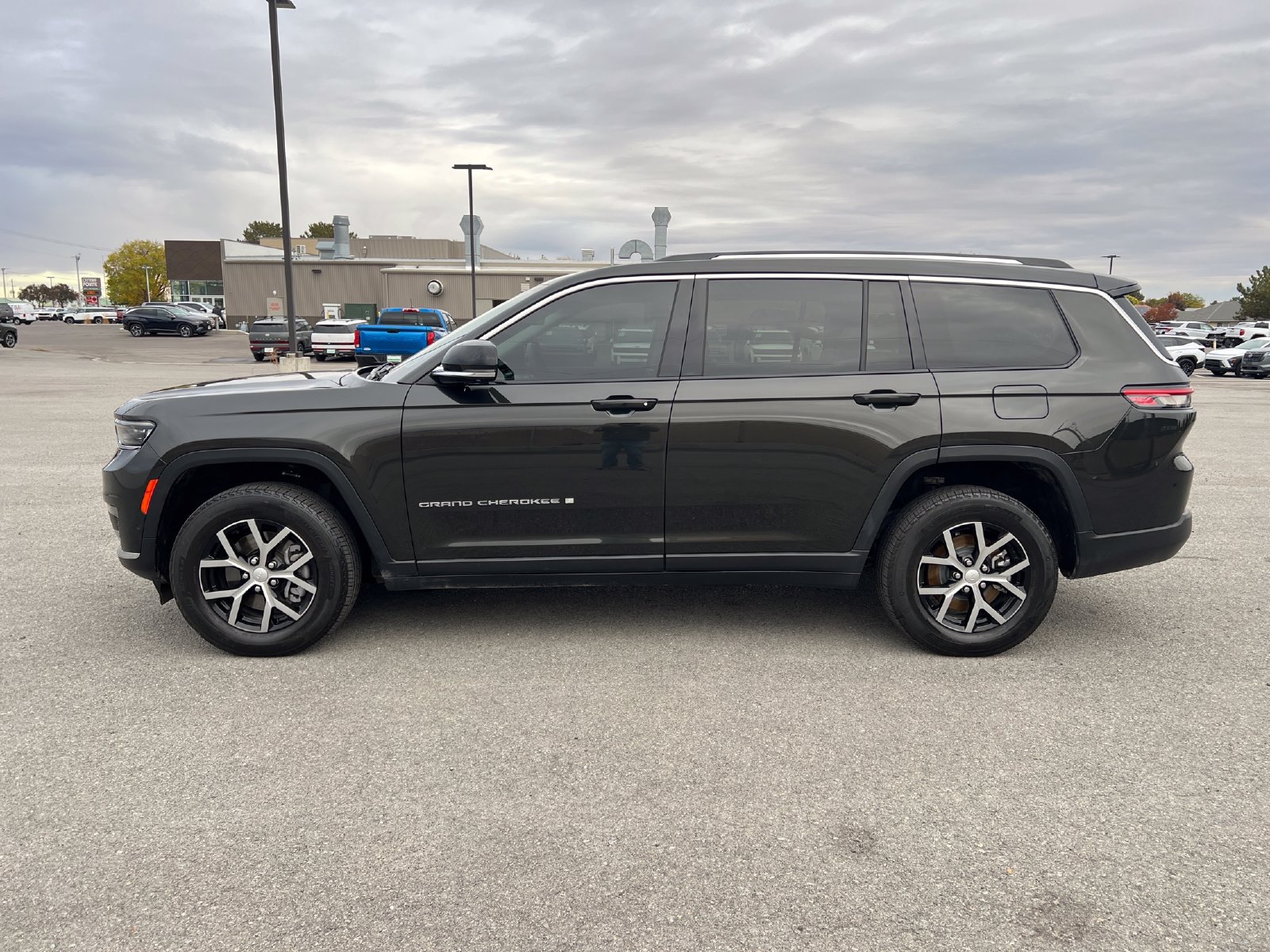 Used 2023 Jeep Grand Cherokee L Limited w/ Luxury Tech Group II AWD/4WD image 6