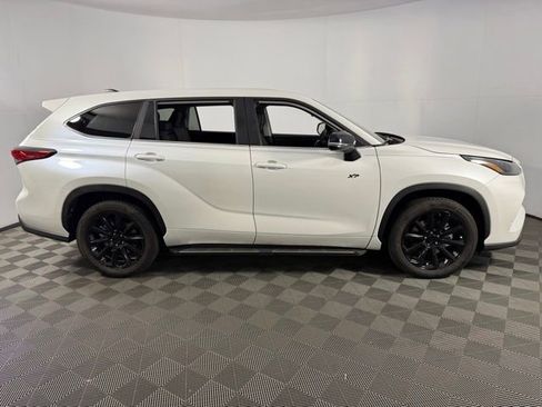 Used 2023 Toyota Highlander L image 8