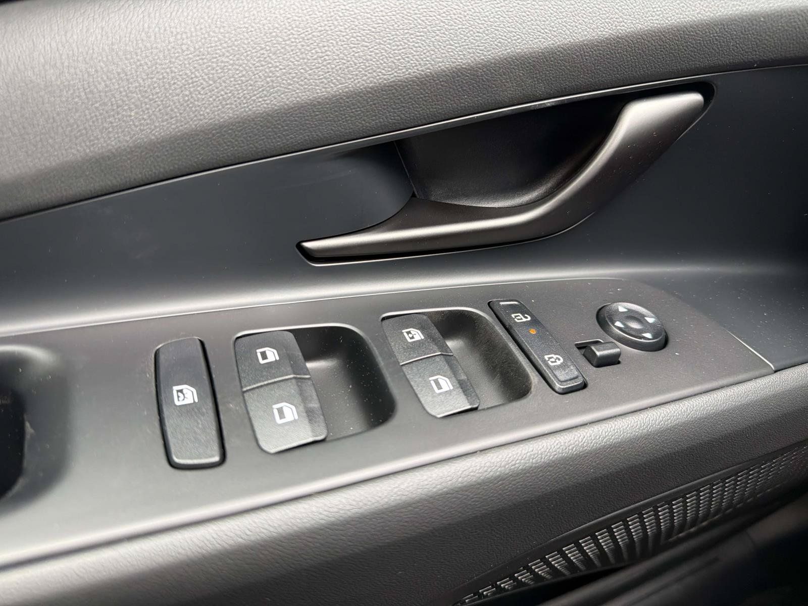 New 2026 Hyundai Elantra SEL FWD image 11