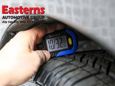 Used 2023 Chrysler Voyager LX image 28