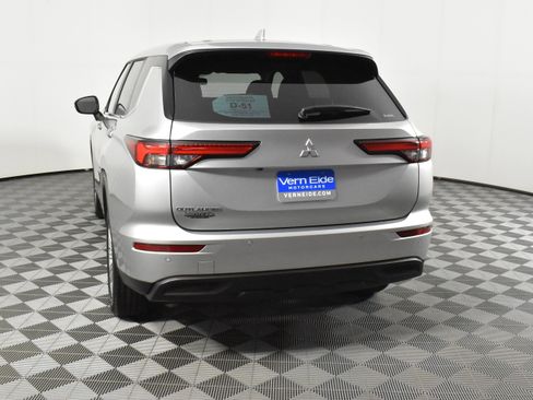Used 2024 Mitsubishi Outlander ES image 7