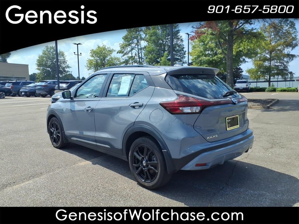 Used 2021 Nissan Kicks SR w/ SR Premium Package FWD image 3