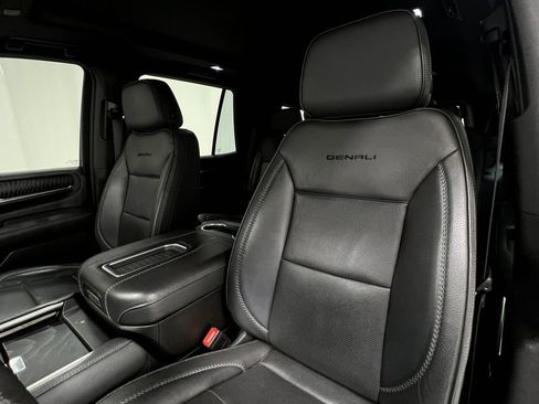 Used 2021 GMC Yukon Denali w/ Denali Premium Package AWD/4WD image 14