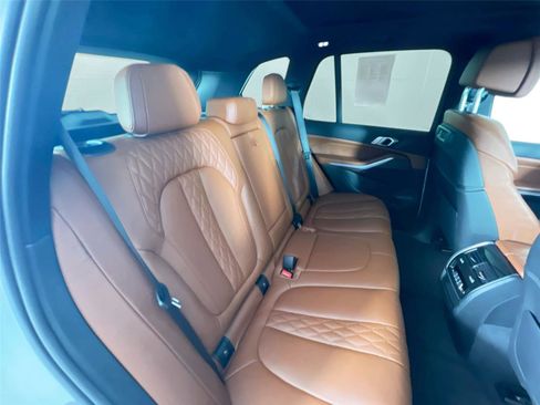 Used 2021 BMW X5 xDrive40i w/ M Sport Package image 28