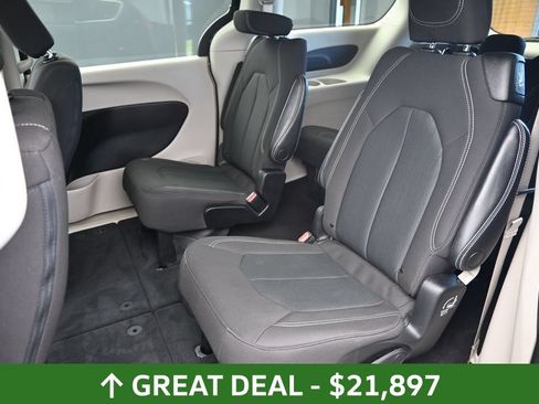 Used 2023 Chrysler Voyager LX FWD image 17