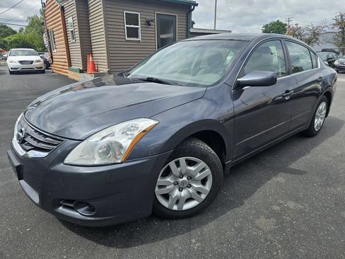 Used 2012 Nissan Altima 2.5 S FWD image 1