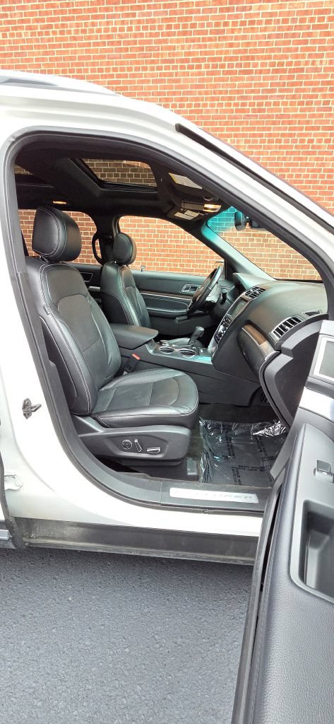 Used 2017 Ford Explorer Limited w/ Equipment Group 301A AWD/4WD image 10
