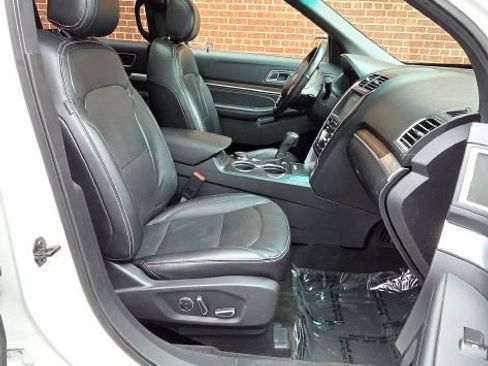 Used 2017 Ford Explorer Limited w/ Equipment Group 301A AWD/4WD image 10