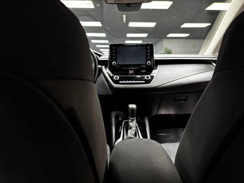 Used 2022 Toyota Corolla LE w/ Carpet Mat Package (TMS) image 39