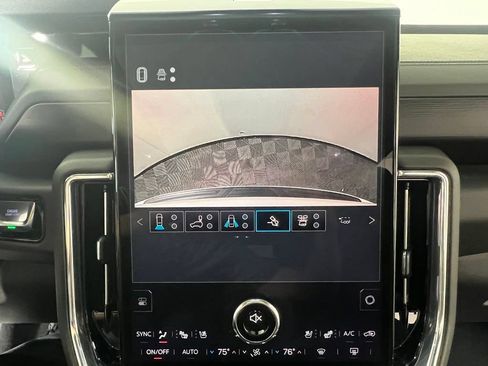 Used 2025 GMC Yukon XL Denali w/ Denali Reserve Package AWD/4WD image 35