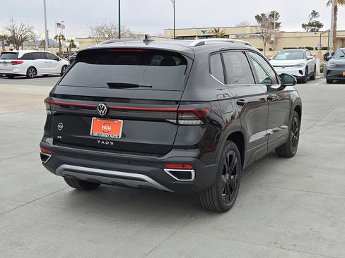 Used 2025 Volkswagen Taos SE FWD image 11