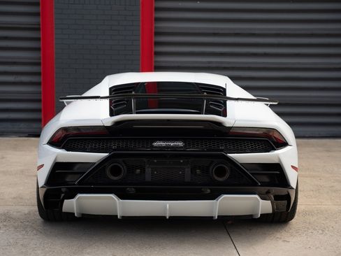 Used 2021 Lamborghini Huracan EVO image 13