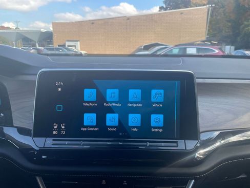 Used 2025 Volkswagen Atlas SE image 18