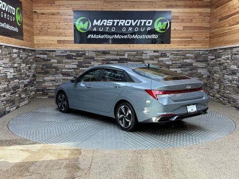 Used 2022 Hyundai Elantra SEL w/ Convenience + Premium Package image 7