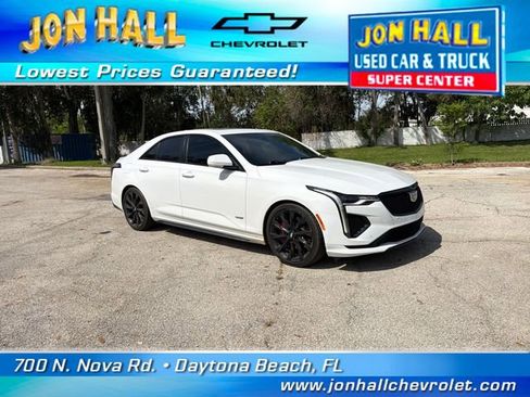 Used 2022 Cadillac CT4 V w/ Technology Package RWD image 17