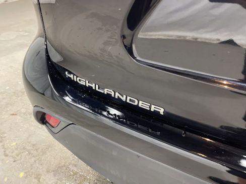 Used 2024 Toyota Highlander XLE image 17