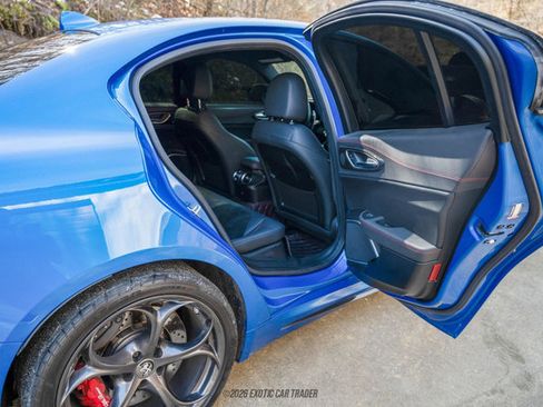 Used 2020 Alfa Romeo Giulia Quadrifoglio w/ Nero Edizione image 60