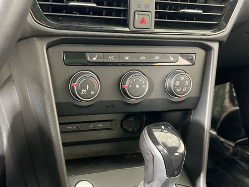 Used 2022 Volkswagen Taos SE image 15